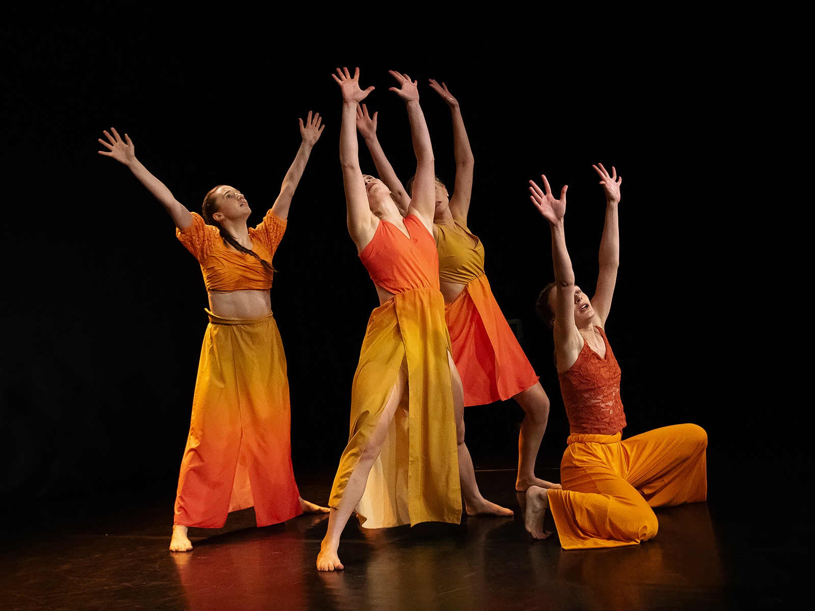 Kolorowy występ taneczny